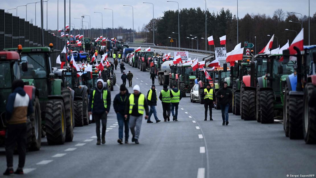 Fermerët polakë bllokojnë autostradën