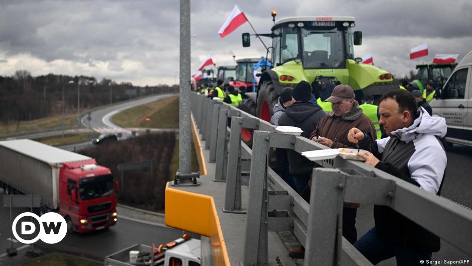 Polscy rolnicy ponownie blokują przejścia na granicy z Niemcami – DW – 18.03.2024