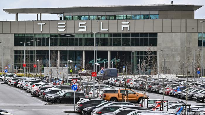 Tesla em Berlim tem novo problema: sumiço de 65 mil xícaras