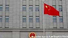 20/02/2024 *** FILE PHOTO: A Chinese national flag waves outside Beijing No. 2 Intermediate People's Court where Australian writer Yang Hengjun is expected to face trial on espionage charges, in Beijing, China May 27, 2021. REUTERS/Carlos Garcia Rawlins//File Photo