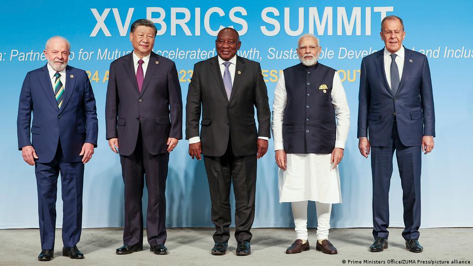 Četiri predsednika i jedan ministar spoljnih poslova: samit zemalja BRIKS-a u Johanesburgu (Južnoafriška Republika) avgusta 2023. bez predsednika Rusije Putina, koji je iz predostrožnosti poslao svog šefa diplomatije Lavrova (desno)