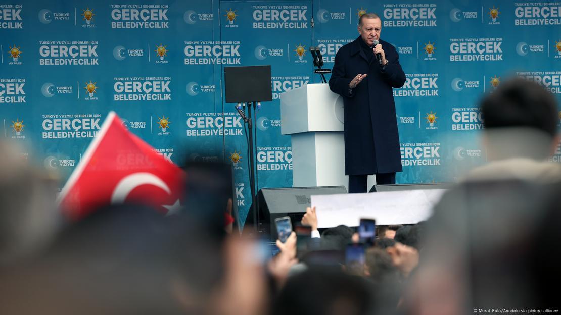 Ο πρόεδρος Ερντογάν εκφωνεί προεκλογική ομιλία
