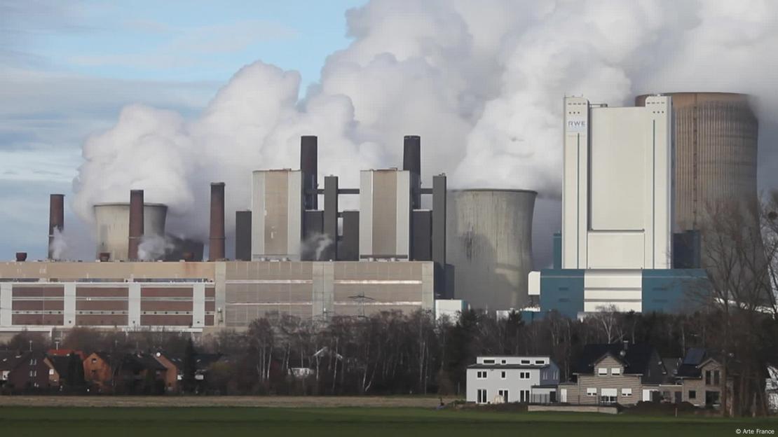 Unida de energia da RWE expele enormes nuvens de vapor Unida de energia da RWE expele enormes nuvens de vapor