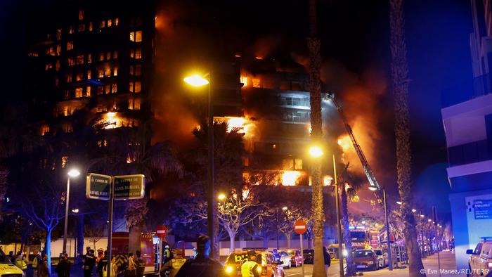 Incêndio em prédio residencial na Espanha deixa mortos e feridos Reprodução