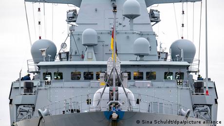Die Fregatte „Hessen“ liegt in Wilhelmshaven und wird von dort aus zu dem europäischen Militäreinsatz ins Rote Meer geschickt. Dort sollen Handelsschiffe vor den Angriffen der Huthi-Miliz geschützt werden.