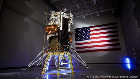 Odysseus moon lander tipped sideways but 'alive' – DW – 02