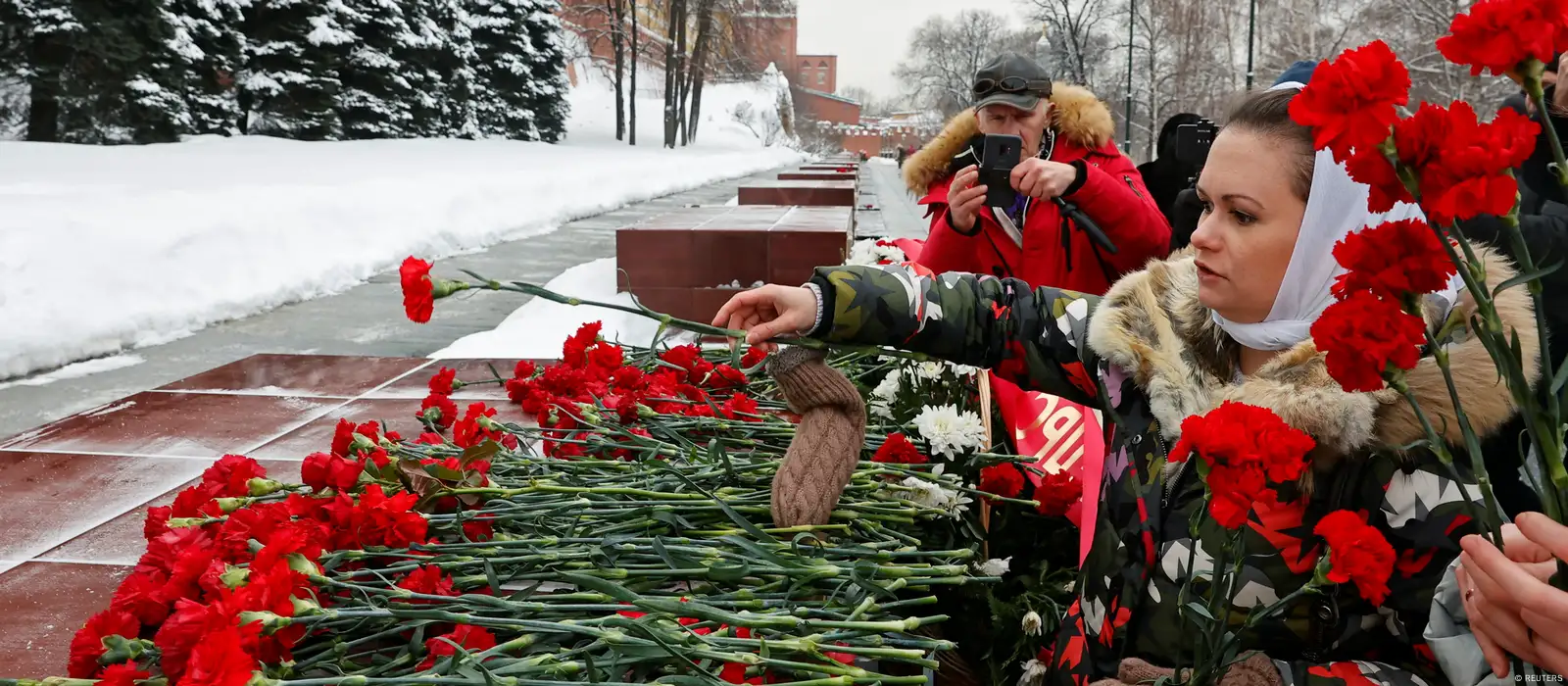 На акции жен мобилизованных в Москве задержали журналистов – DW – 24.02.2024