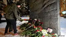 16/02/2024**People lay flowers paying their last respect to Alexei Navalny at the at the Wall of Sorrow memorial to victims of political repression in Moscow, Russia, Friday, Feb. 16, 2024. Russian authorities say that Alexei Navalny, the fiercest foe of Russian President Vladimir Putin who crusaded against official corruption and staged massive anti-Kremlin protests, died in prison. He was 47. (AP Photo/Dmitry Serebryakov)