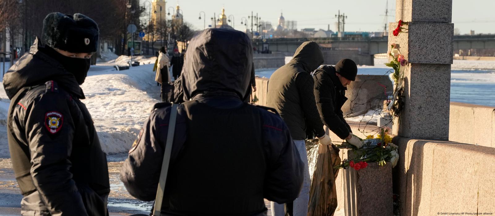 В Москве задерживают участников акций памяти Навального – DW – 05.03.2024