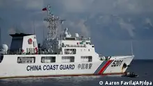 ARCHIV - 23.04.2023, ---, Südchinesisches Meer: Ein Schiff der chinesischen Küstenwache mit der Bugnummer 5201 setzt seine Besatzung auf Motorbooten ein. Nach einem Bootsunfall mit zwei toten chinesischen Seeleuten haben sich die Spannungen zwischen Taiwan und China in der Meerenge zwischen den beiden Staaten erhöht. (zu dpa: «Neue Spannungen zwischen Peking und Taipeh nach tödlichem Bootsunfall») Foto: Aaron Favila/AP/dpa +++ dpa-Bildfunk +++