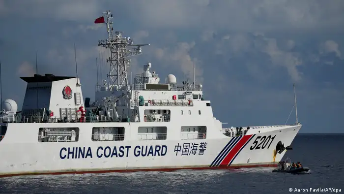 在中国渔船翻船案之后，台湾和中国的紧张局势升级。图为中国海警船资料照。