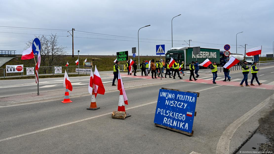 Protesta bujqish polake kunder importeve agrare