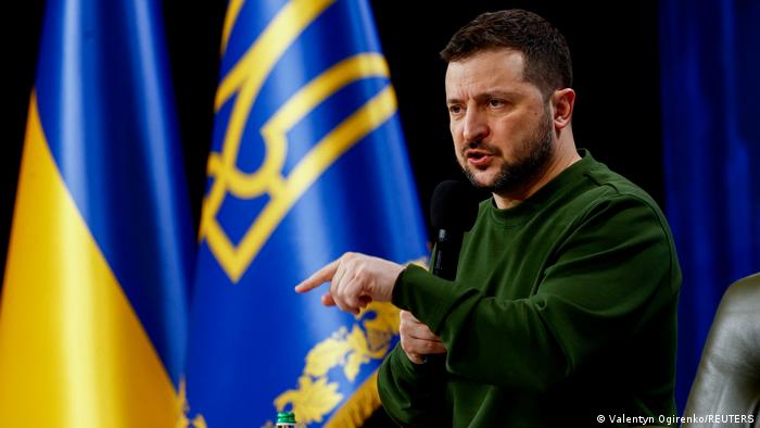 Por que Zelenski segue governando Ucrânia mesmo sem eleição?