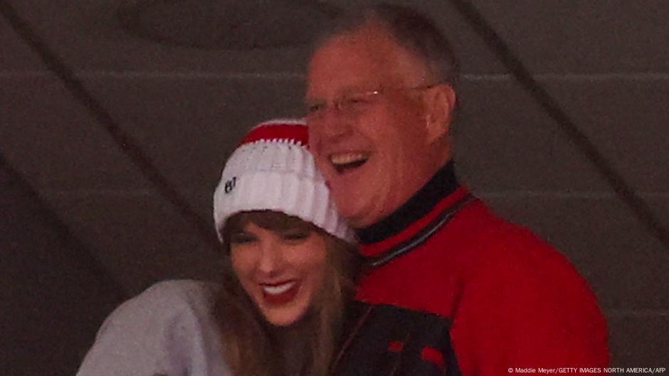 Taylor Swifts Father Investigated Over Alleged Assault Dw 02 27 2024