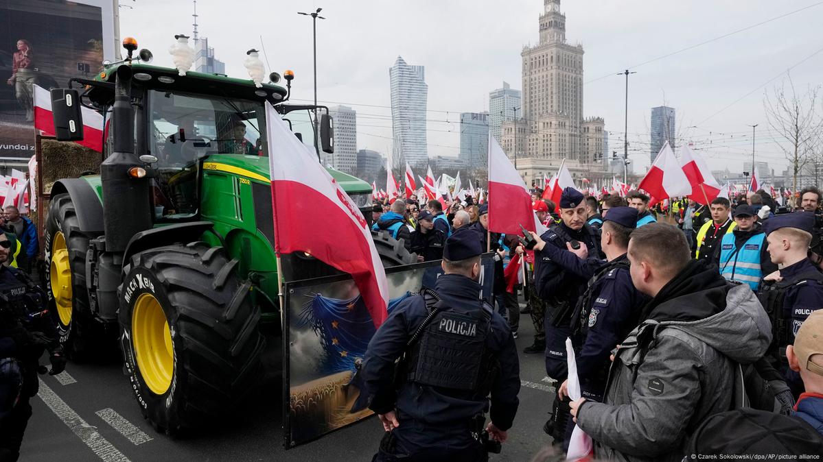 Польские фермеры снова вышли на протест в центре Варшавы – DW – 06.03.2024