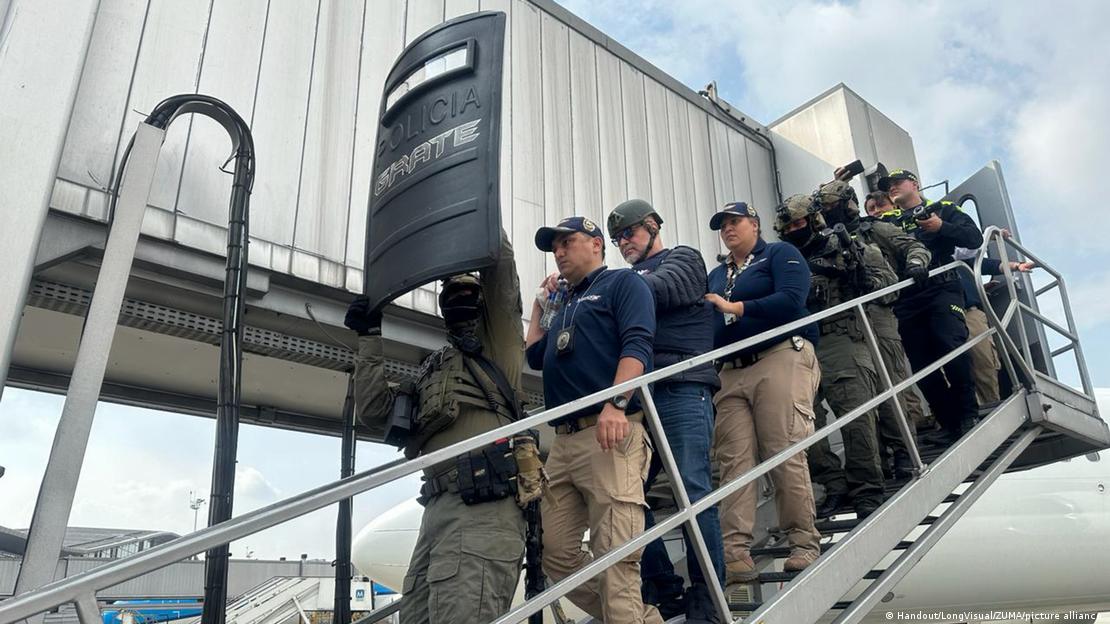 Kolumbien, Bogota | Ankunft von Salvatore Mancuso Kolumbien, Bogota | Ankunft von Salvatore Mancuso