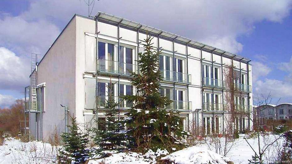 Prva Pasivna kuća na svetu izgrađena je u Nemačkoj, u Darmštat-Kranihštajnu 1990/91 – koristi se i funkcioniše i dan-danas