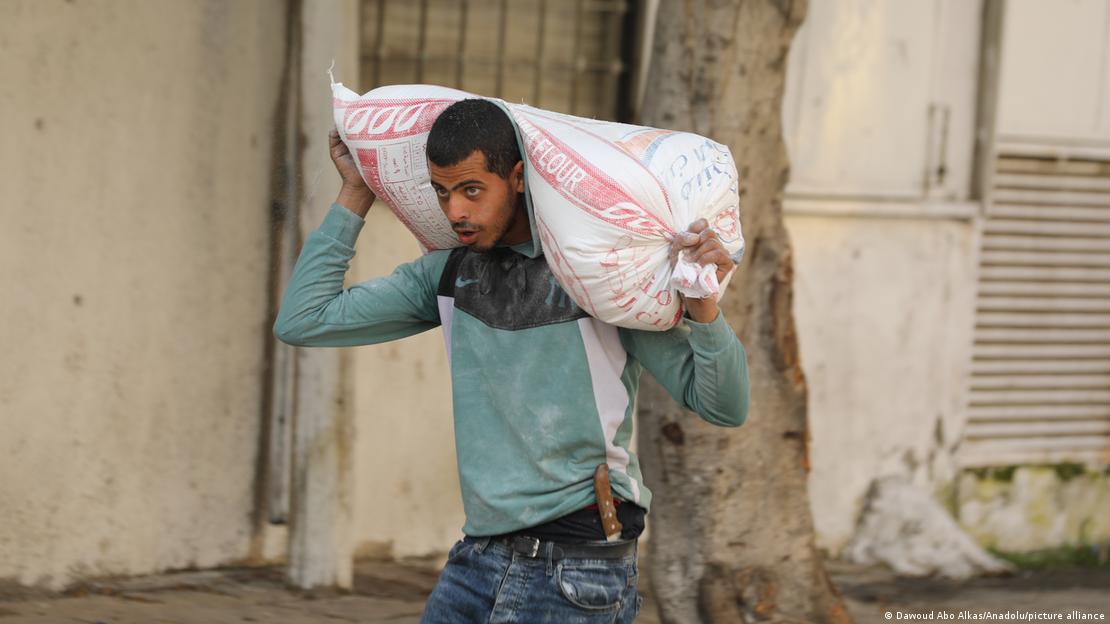 Filistinli sivillere un yardımı yapılıyor