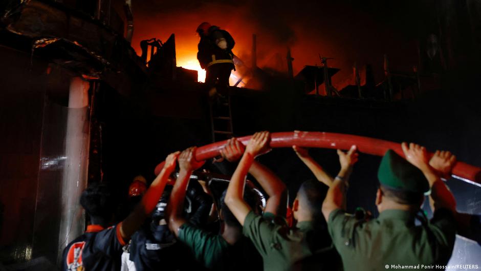 Bangladesh: Dozens killed in fire at residential high-rise – DW – 02/29/2024 - Vimarsana News