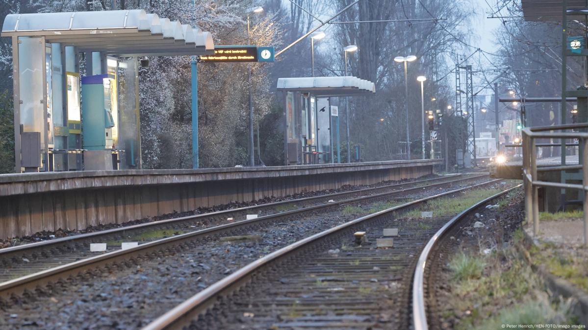 Germany Public transport strike in full swing DW 03/01/2024