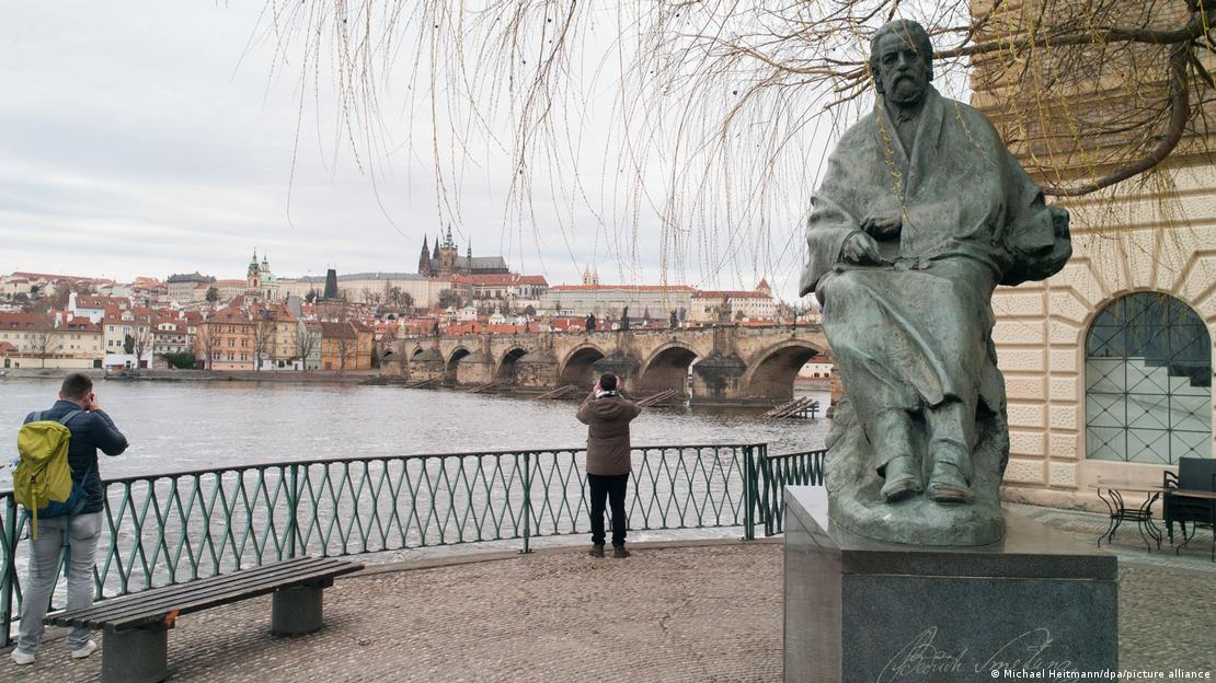 Άγαλμα του Σμέτανα στην Πράγα