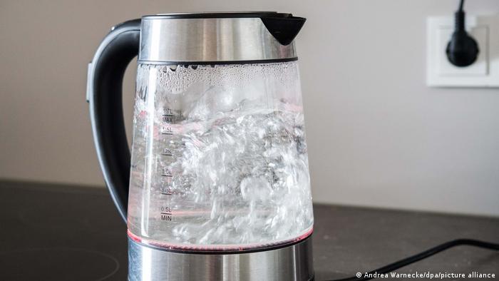 Ferver água da torneira reduz ingestão de microplásticos