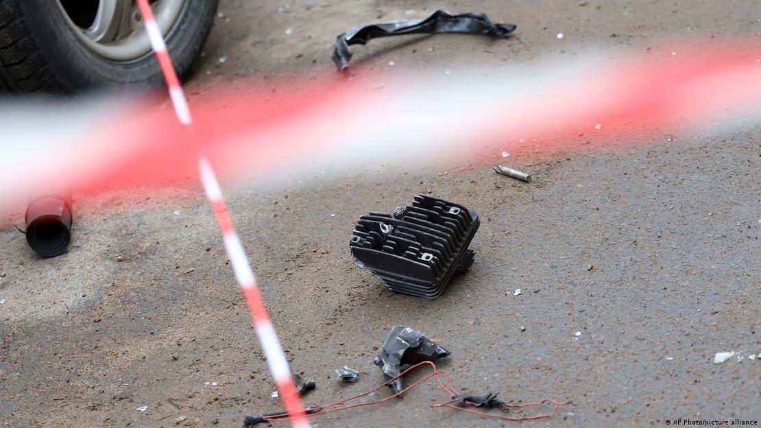 Restos de un dron cerca de un edificio atacado en San Petersburgo. (Archivo).