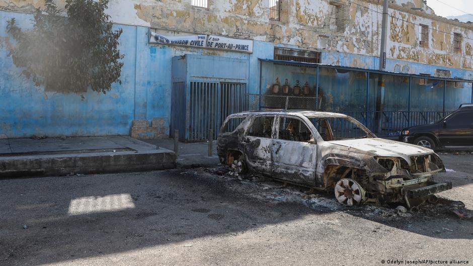 Haiti: Chaos, violence follow gang prison break
