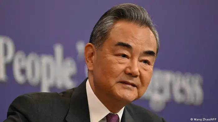 前任中国外长秦刚去年突然遭到去职，在职仅约半年，随后由现年70岁的王毅重回旧职。