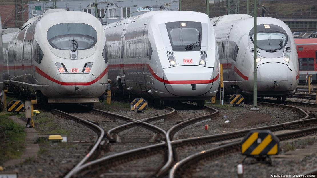 Ruhende ICE-Züge in der Nähe des Hauptbahnhofs in Frankfurt