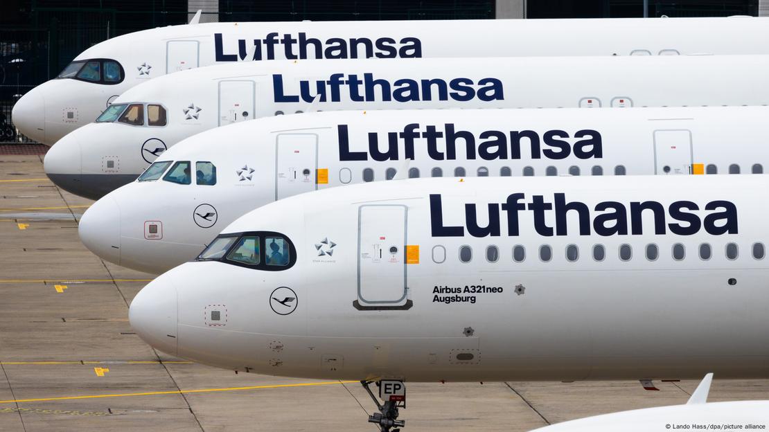 Abgestellte Lufthansa-Jets auf dem Frankfurter Airport 