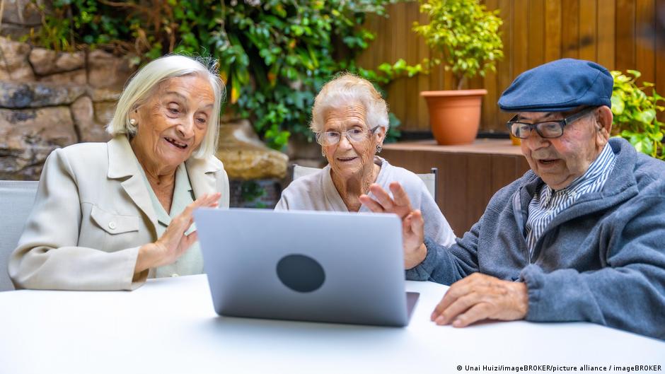 Niemcy: miłość 80-latków. Poznali się przez serwis randkowy