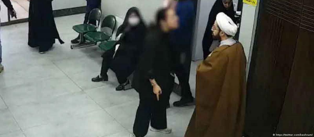 حمایت عمومی از "مادر قمی"؛ دفاع حکومتی‌ها از طلبه فیلمبردار – DW –  ۱۴۰۲/۱۲/۲۱