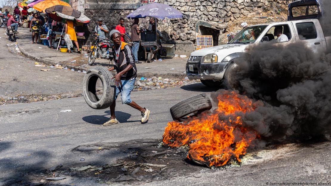 Las protestas no cesan en la capital de Haití, mientras las poderosas pandillas armadas incendiaron varias propiedades. (Foto de archivo: 12.03.2024)