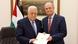 Predsjednik Palestinske Samouprave Abas predaje mandat za formiranje vlade novom premijeru Mohammedu Mustafi u uredu predsjednika pred zastavom i slikom Svetog brda u Jeruzalemu s početka 20. stoljeća Predsjednik Palestinske Samouprave Abas predaje mandat za formiranje vlade novom premijeru Mohammedu Mustafi u uredu predsjednika pred zastavom i slikom Svetog brda u Jeruzalemu s početka 20. stoljeća