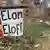 Cartaz escrito "Elon, Eloff" em bosque da Alemanha