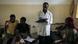 Un médecin avec des patients à Minova Un médecin avec des patients à Minova