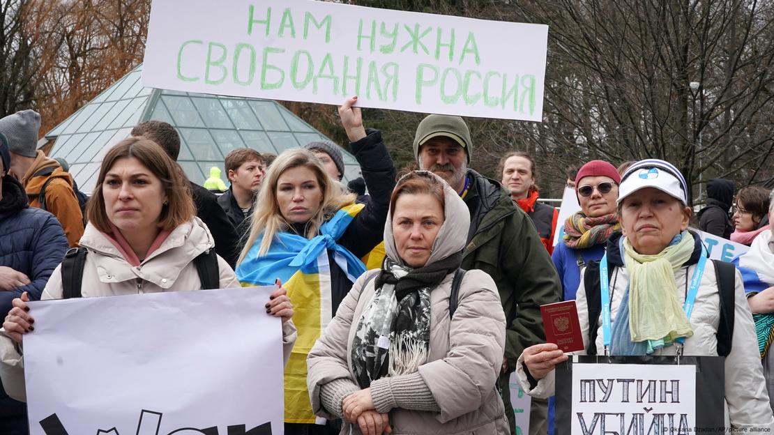 Демонстрации имаше и пред руското посолство в Рига
