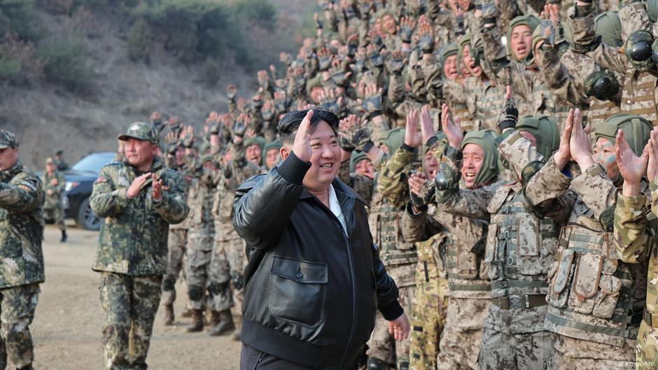 Norcorea realiza ejercicio militar previo a maniobras UFS – DW – 12/08/2025