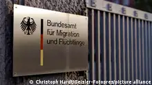Das Bundesamt für Migration und Flüchtlinge (BAMF) stellt trotz fortlaufender Corona-Einschränkungen wieder ablehnende Asyl-Bescheide zu. Nürnberg, 29.05.2020