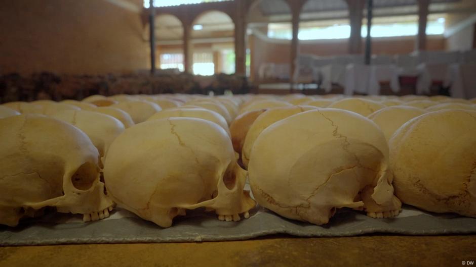 Lobanje žrtava genocida u Memorijalu genocida u crkvi Nijamata