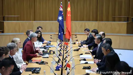 不久之前，澳大利亚总理阿尔巴尼斯在堪培拉会见中国外长王毅。王毅称，澳中两国关系已重回正轨。这是自2017年以来中国外长首次出访澳洲，标志两国外交关系回暖。王毅此行也是为今年晚些时候中国总理李强的正式访问做准备。