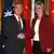 Chinas Außenminister Wang schüttelt die Hand seiner australischen Amtskollegin Penny Wong 