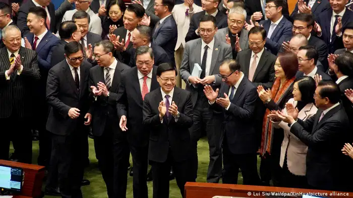 3月19日，香港特首对基本法23条立法草案获“高效顺利”通过表示赞赏。