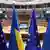 Banderas de la Unión Europea y de Ucrania en la Comisión Europea en Bruselas.