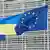 Прапори Україн иі ЄС у Брюсселі