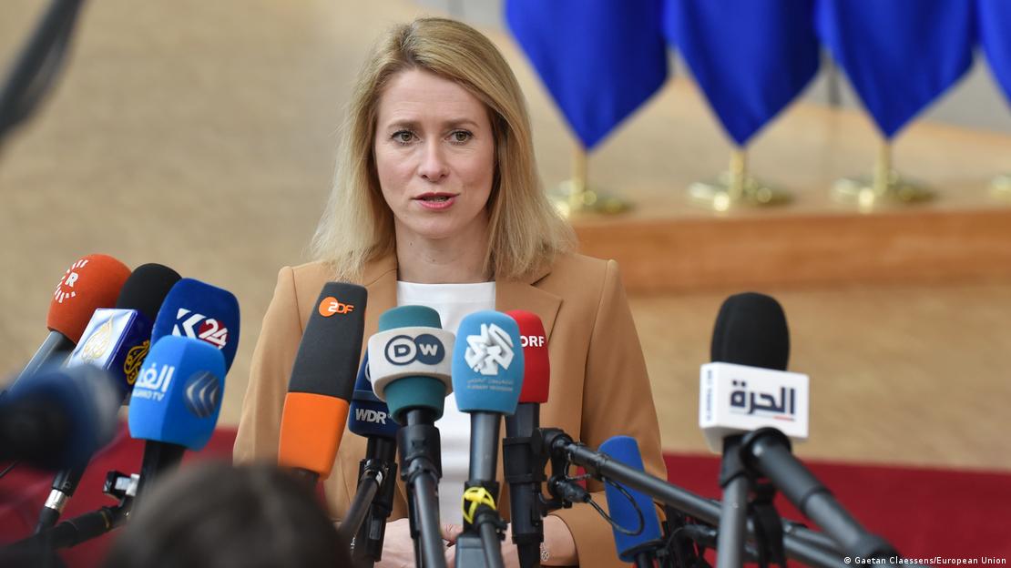  EU-Außenbeauftragte Katja Kallas 2024 vor Mikros 