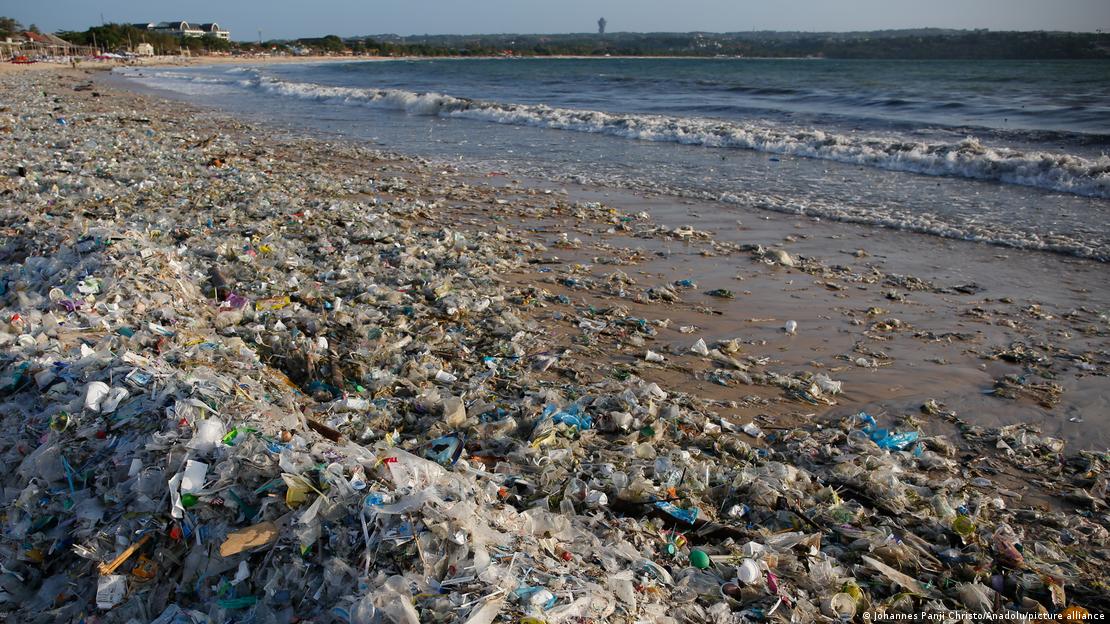 بالی جزیرے پر پلاسٹک کچرا