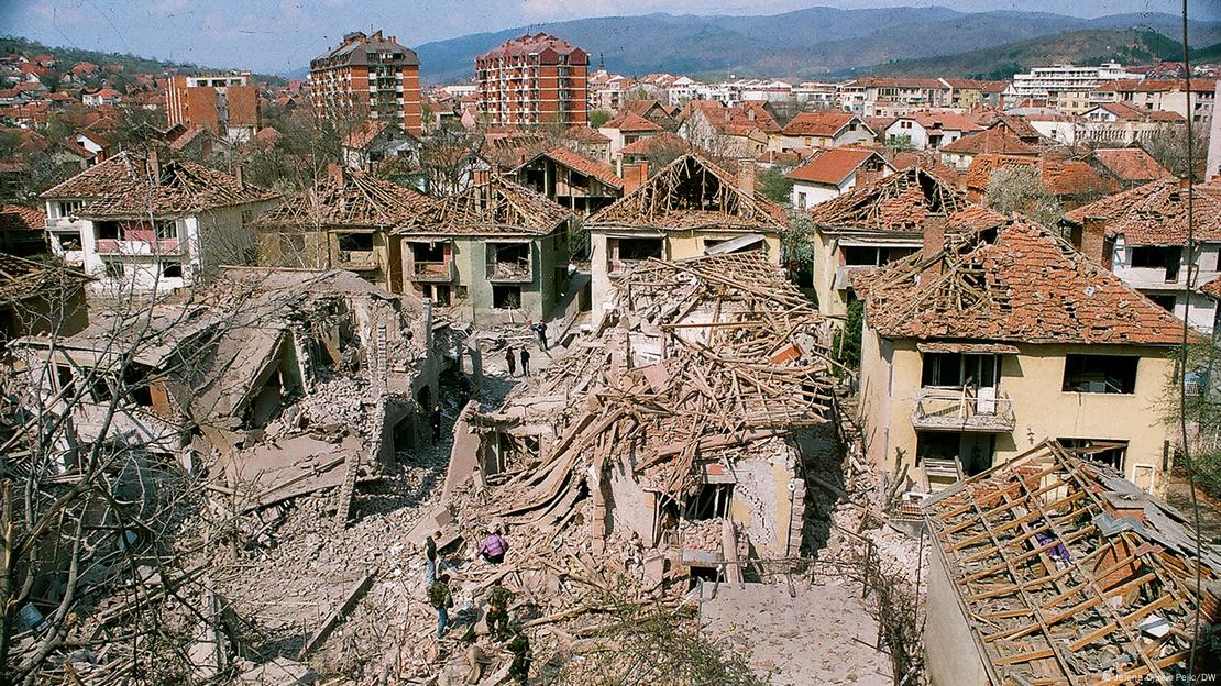 Cidade de Aleksinac, Sérvia, bombardeada pela Otan em 1999