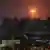Ukraine Kiew Luftangriff - Leuchten über der Stadt, Explosion einer Rakete